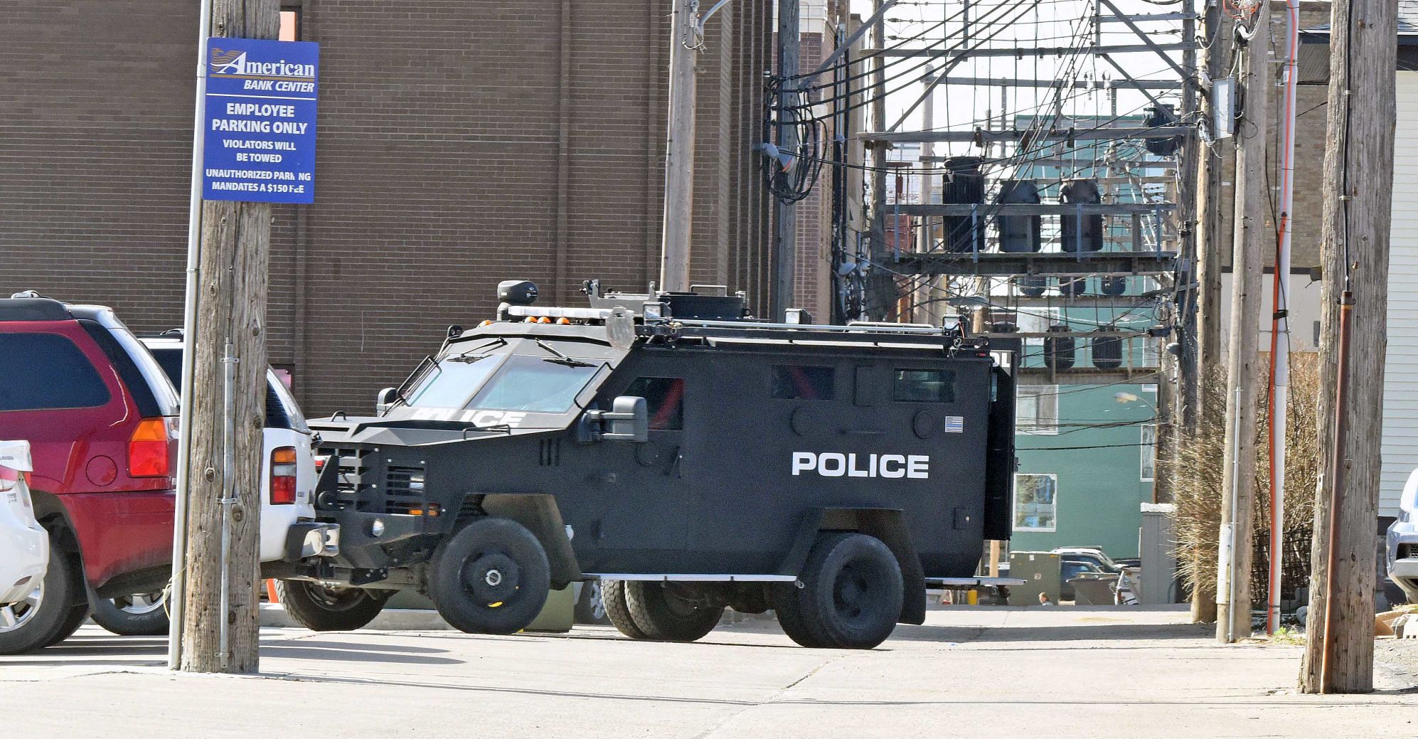 042519-nws-standoff6.jpg